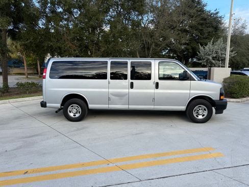 Used 2022 Chevrolet Express 3500 LS image 5