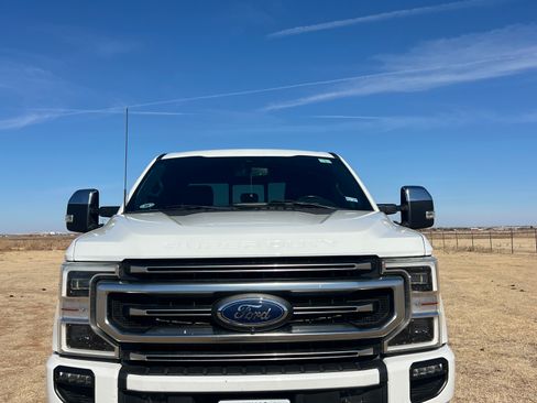 Used 2022 Ford F250 Platinum w/ FX4 Off-Road Package image 4