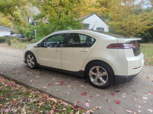Used 2012 Chevrolet Volt Premium w/ Premium Trim Package image 4