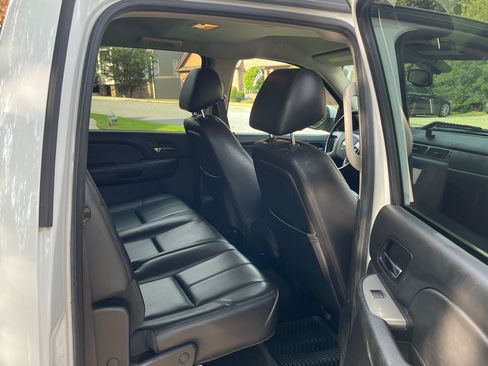 Used 2014 Chevrolet Silverado 2500 LTZ w/ LTZ Plus Package image 10