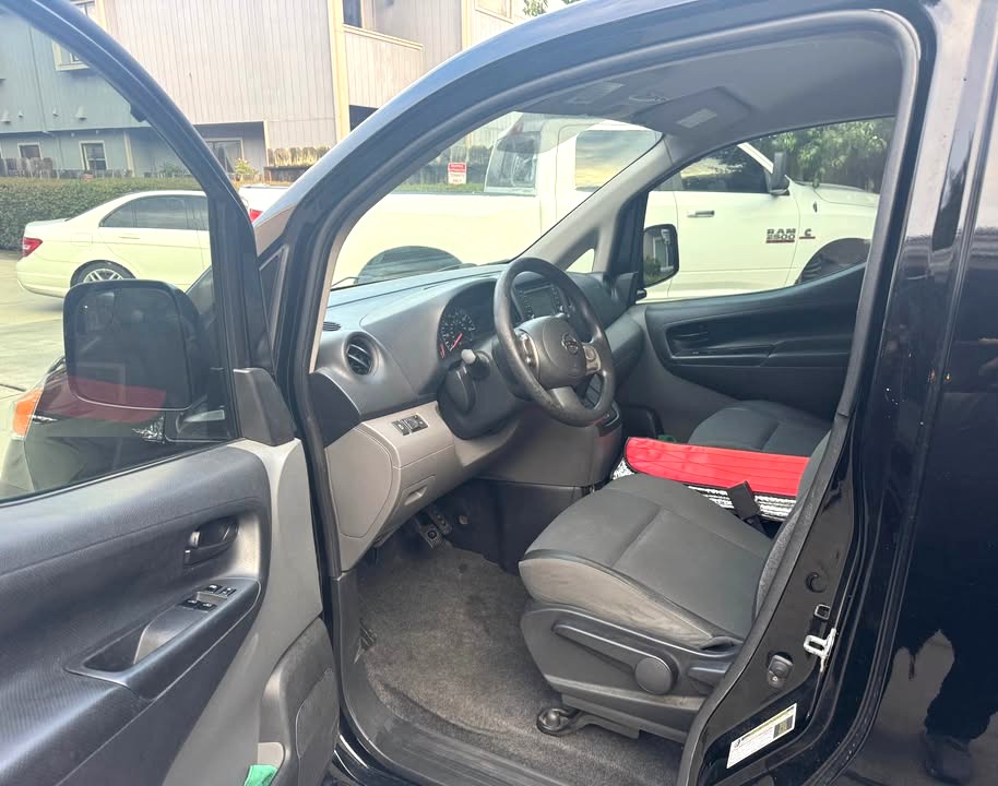 Used 2013 Nissan NV200 SV w/ Technology Pkg FWD image 13