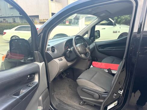 Used 2013 Nissan NV200 SV w/ Technology Pkg FWD image 13
