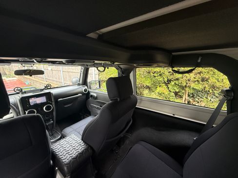 Used 2010 Jeep Wrangler Sahara AWD/4WD image 16