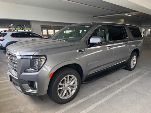 Used 2022 GMC Yukon XL SLT w/ SLT Luxury Package image 1