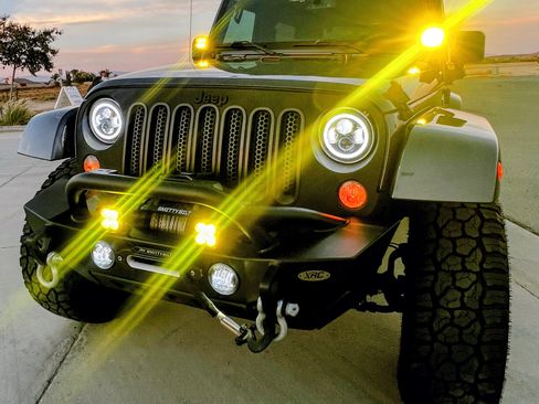 Used 2016 Jeep Wrangler Sahara w/ Connectivity Group AWD/4WD image 8