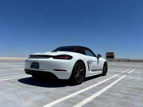 Used 2021 Porsche 718 Boxster RWD image 22