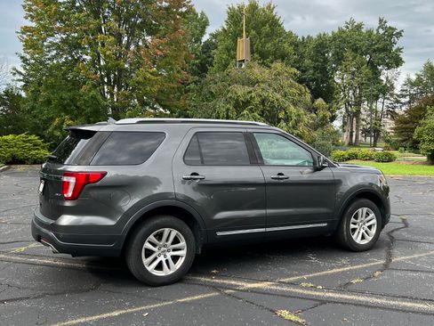 Used 2018 Ford Explorer XLT w/ Equipment Group 201A AWD/4WD image 11