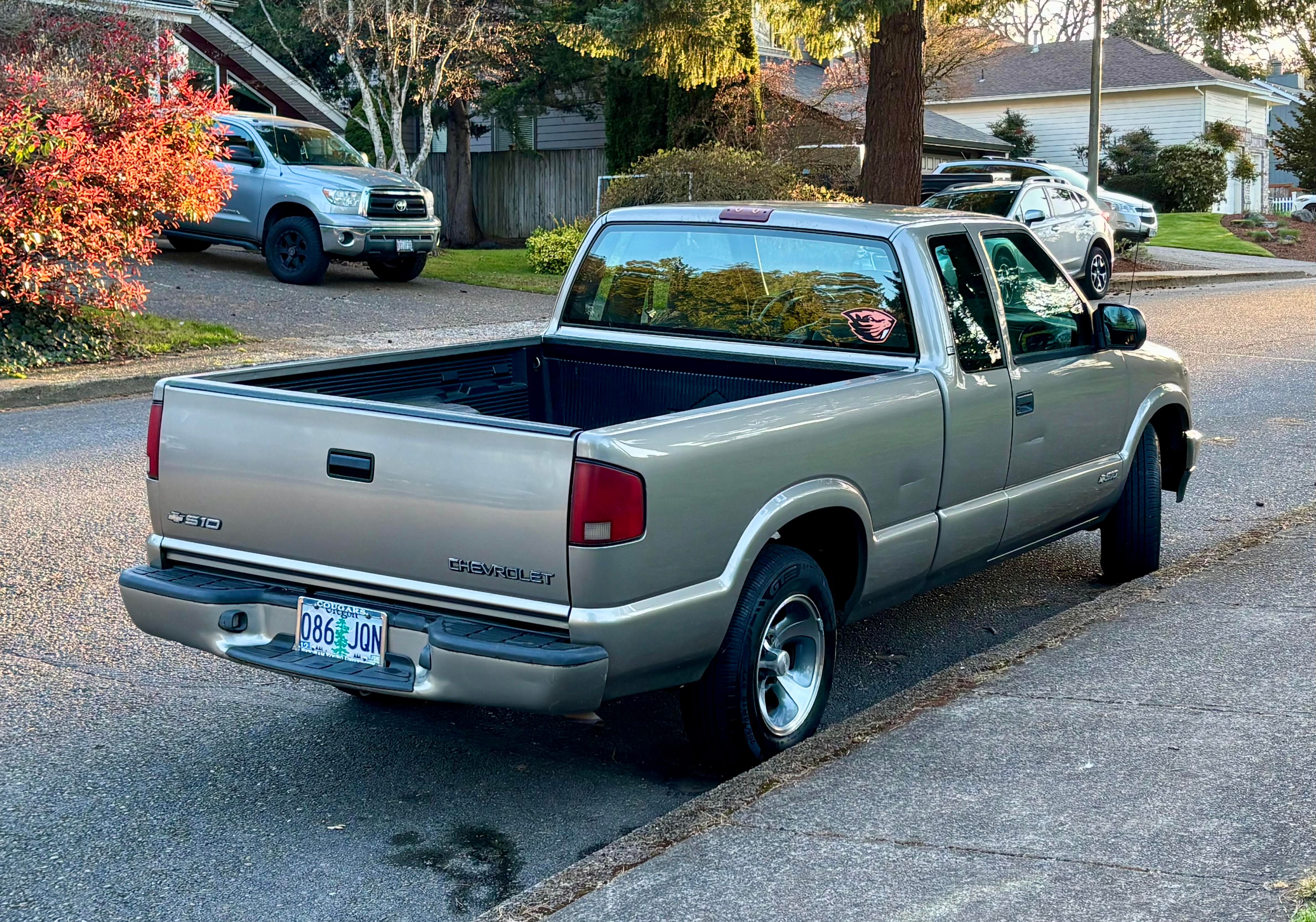 Used 2000 Chevrolet S10 Pickup LS w/ Preferred Equipment Group RWD image 2