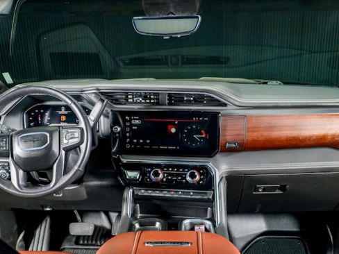 Used 2024 GMC Sierra 2500 Denali Ultimate image 17