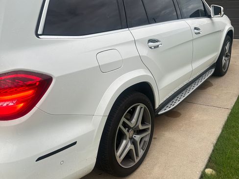 Used 2017 Mercedes-Benz GLS 550 4MATIC image 4
