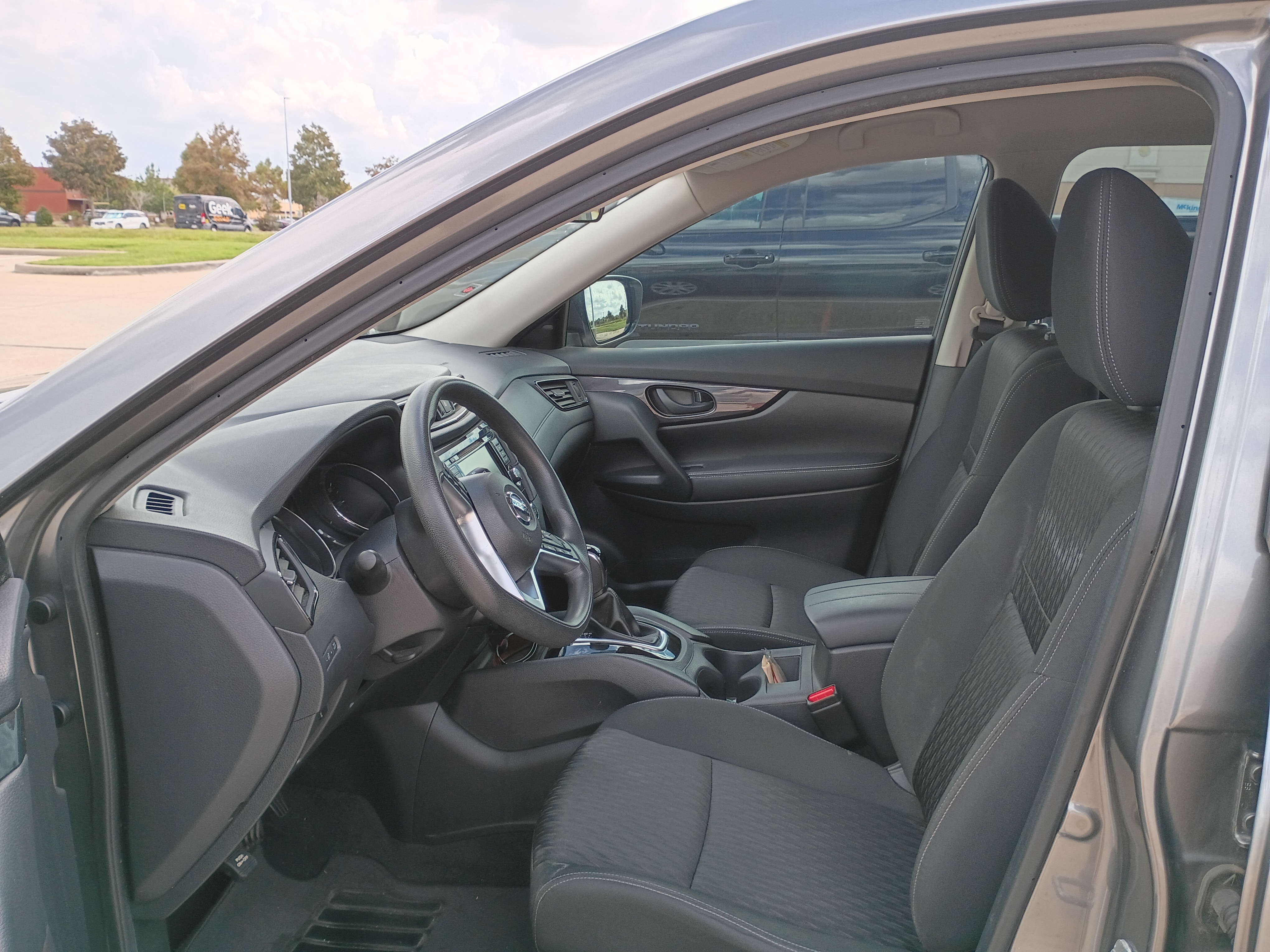 Used 2020 Nissan Rogue S FWD image 10