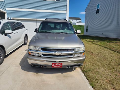 Used 2000 Chevrolet Tahoe LT w/ LT Preferred Equipment Group RWD image 11