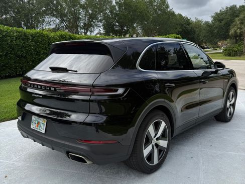 Used 2024 Porsche Cayenne image 2