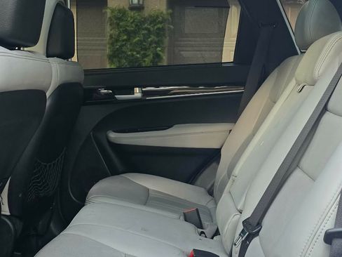 Used 2015 Kia Sorento SX image 9
