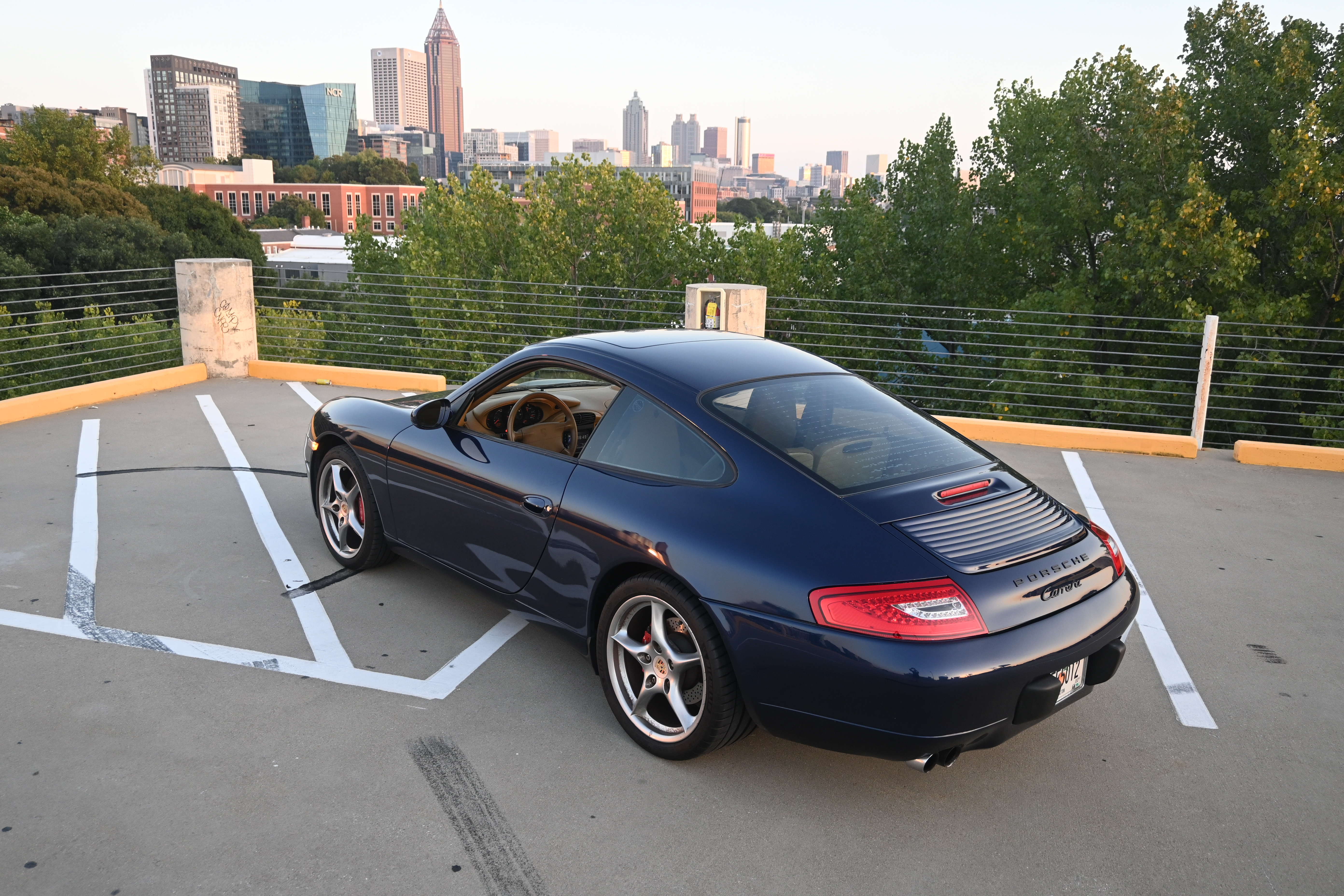 Used 2001 Porsche 911 Carrera RWD image 9