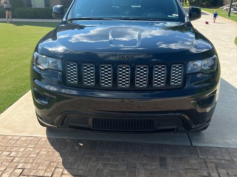 Used 2018 Jeep Grand Cherokee Altitude RWD image 5