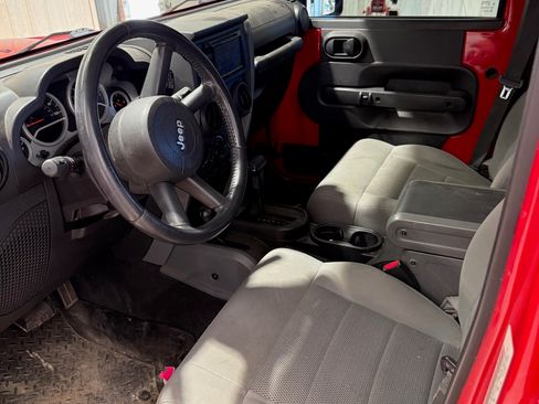 Used 2008 Jeep Wrangler Unlimited Rubicon w/ PWR Convenience Group image 6