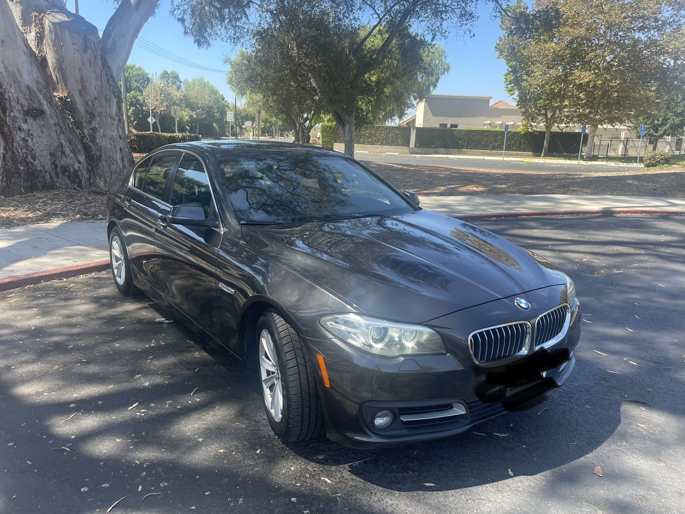 Used 2015 BMW 528i xDrive Sedan AWD/4WD image 2