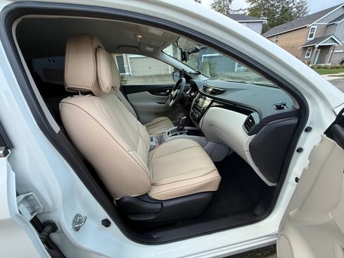 Used 2018 Nissan Rogue Sport SV image 10