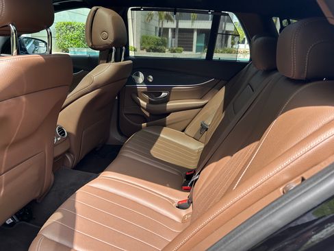 Used 2017 Mercedes-Benz E 400 4MATIC Wagon image 4