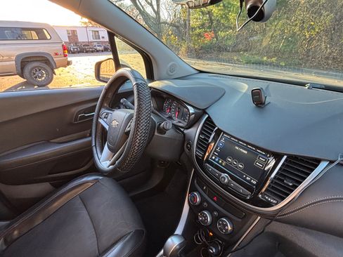 Used 2018 Chevrolet Trax LT w/ Driver Confidence Package image 22