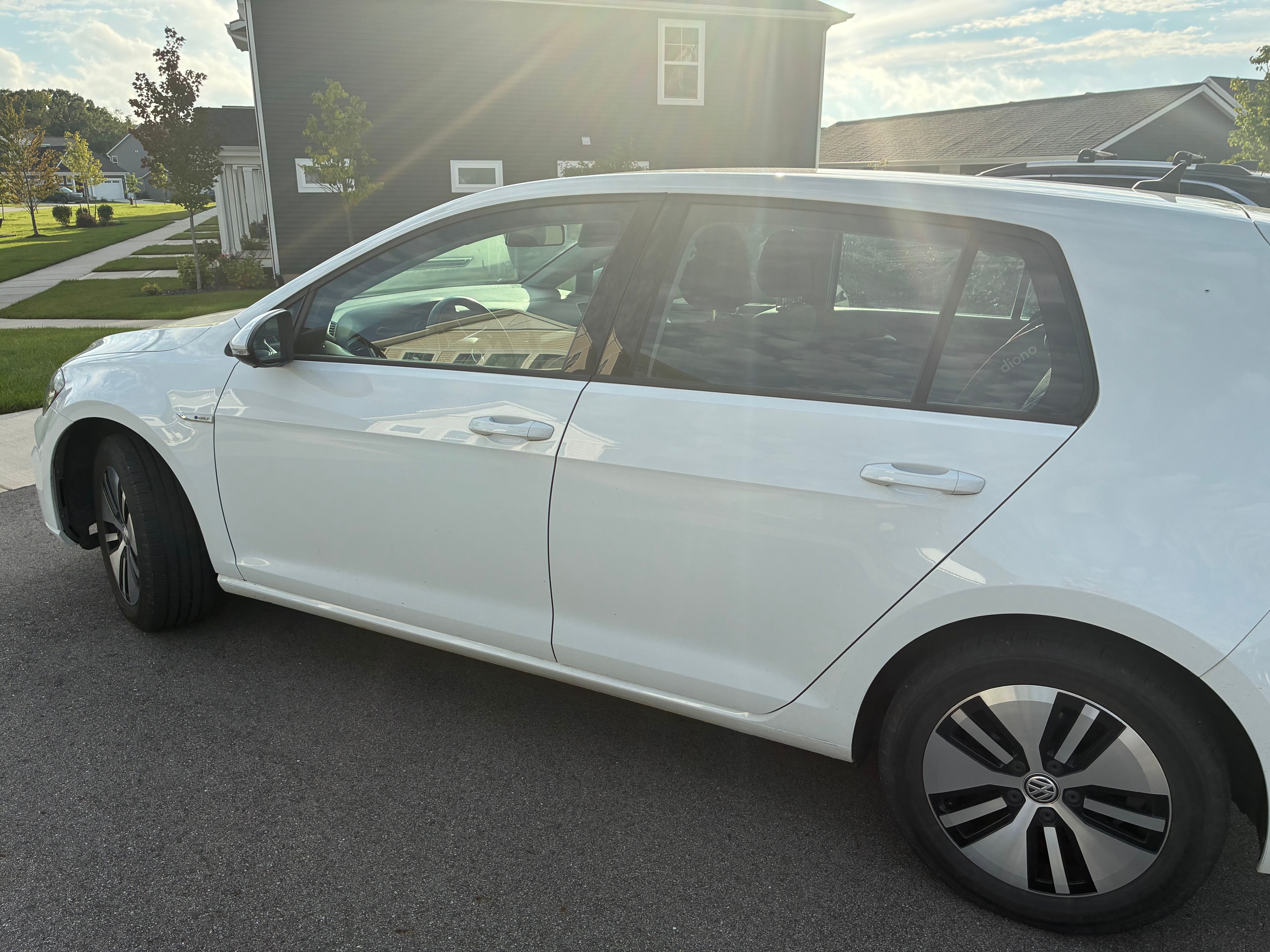 Used 2019 Volkswagen e-Golf SE FWD image 5
