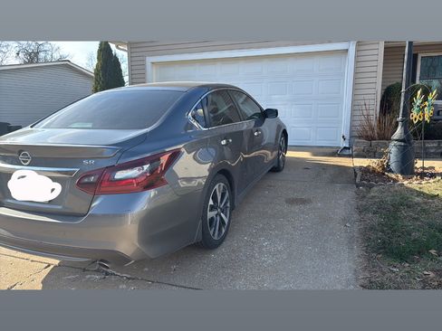 Used 2017 Nissan Altima 2.5 SR w/ LED Appearance Package image 6