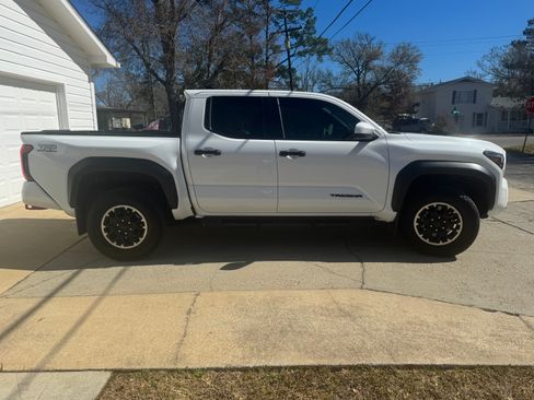 Used 2024 Toyota Tacoma TRD Off-Road image 5