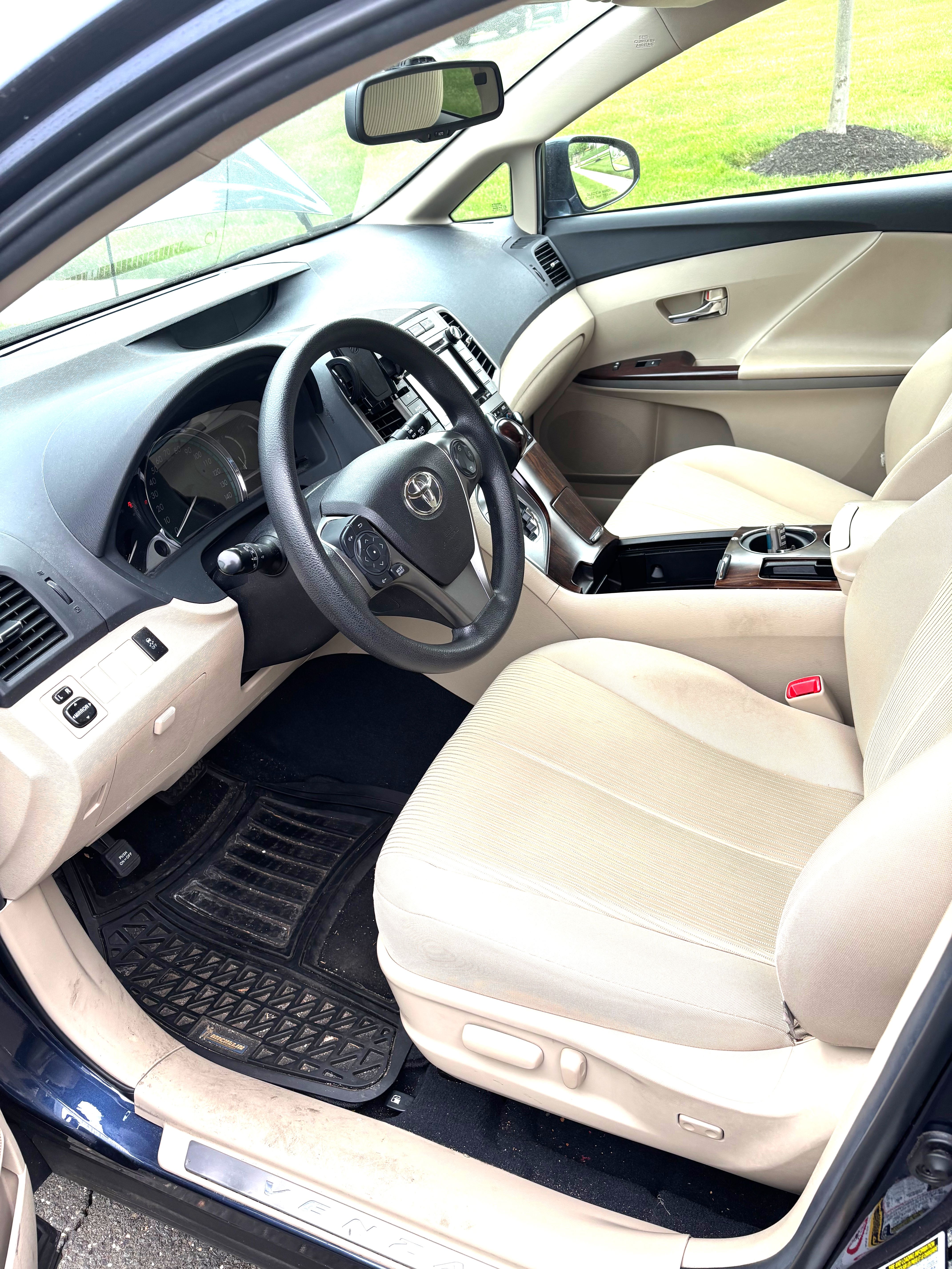 Used 2015 Toyota Venza LE AWD/4WD image 15