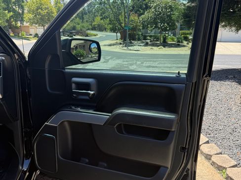 Used 2017 Chevrolet Silverado 1500 LTZ Z71 w/ Midnight Edition AWD/4WD image 22