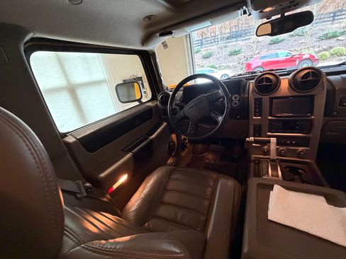 Used 2003 HUMMER H2 w/ Preferred Equipment Group image 22
