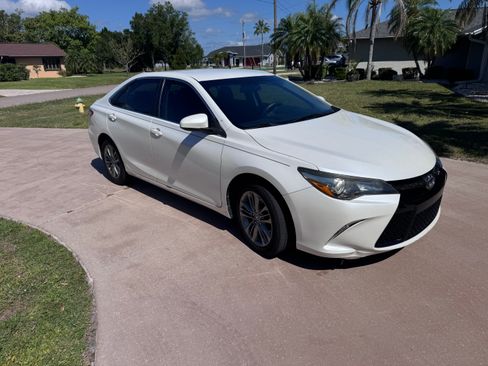 Used 2016 Toyota Camry SE FWD image 2
