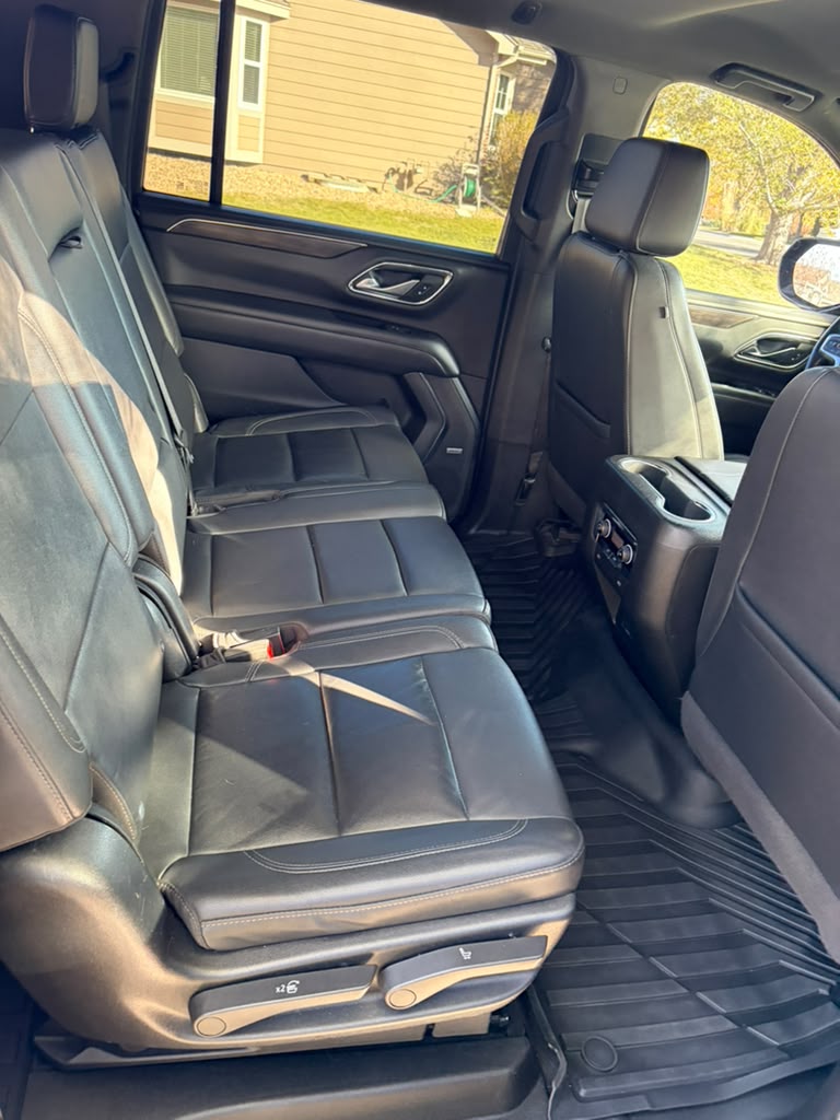 Used 2022 Chevrolet Suburban LT RWD image 4