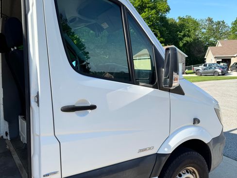 Used 2015 Mercedes-Benz Sprinter 2500 image 12