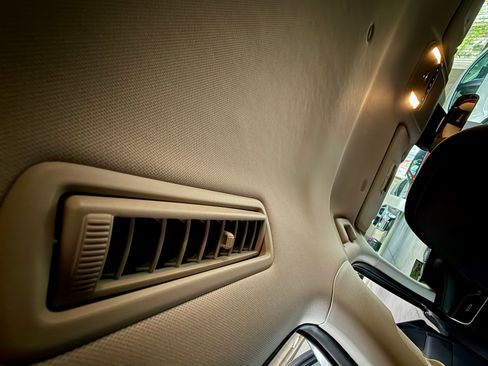 Used 2020 Toyota Highlander LE AWD/4WD image 14