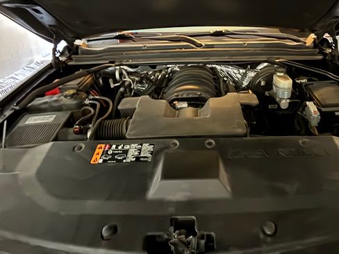 Used 2018 Chevrolet Suburban LT image 12