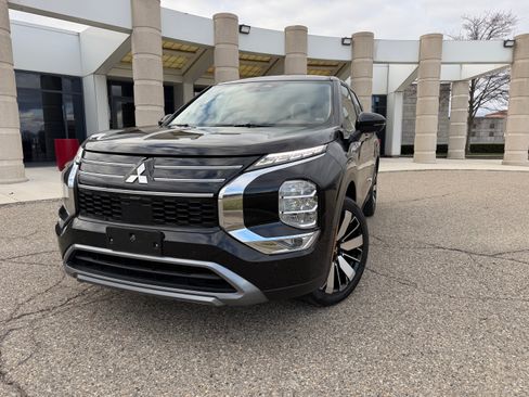 Used 2025 Mitsubishi Outlander SE image 8