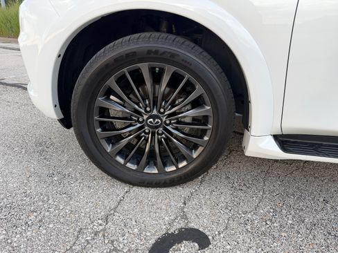 Used 2024 INFINITI QX80 Sensory AWD/4WD image 13