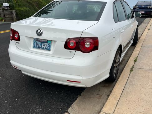 Used 2010 Volkswagen Jetta TDI Cup image 14