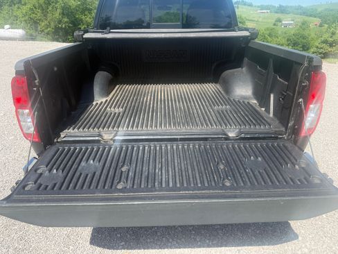 Used 2015 Nissan Frontier SV AWD/4WD image 6