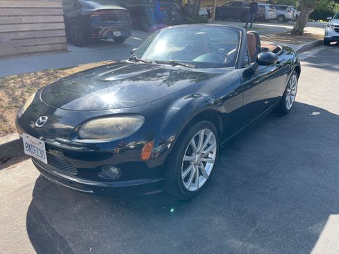Used 2006 MAZDA MX-5 Miata Grand Touring w/ Premium Pkg RWD image 4