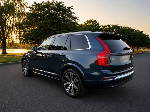 Used 2025 Volvo XC90 T8 Ultra w/ Protection Package Premier AWD/4WD image 6
