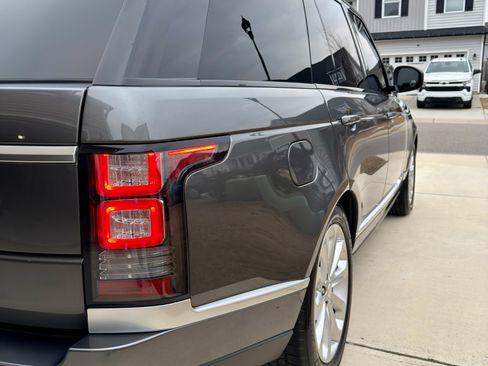 Used 2015 Land Rover Range Rover HSE image 12