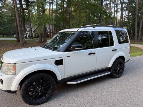 Used 2016 Land Rover LR4 HSE Silver Edition image 1