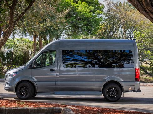 Used 2022 Mercedes-Benz Sprinter 2500 image 8