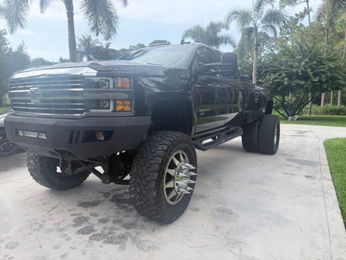 Used 2015 Chevrolet Silverado 3500 LT w/ LT Convenience Package AWD/4WD image 4