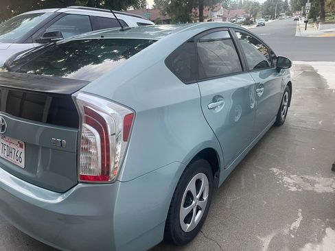 Used 2014 Toyota Prius Three image 2