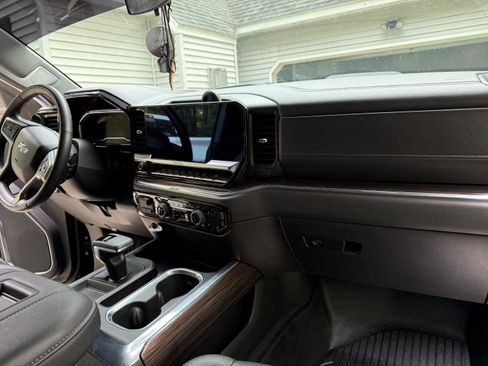 Used 2022 Chevrolet Silverado 1500 LT Trail Boss w/ LT Trail Boss Premium Package image 14