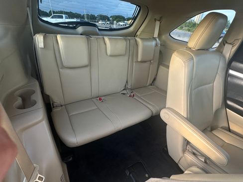 Used 2019 Toyota Highlander XLE FWD image 13