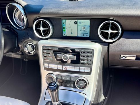 Used 2015 Mercedes-Benz SLK 250 image 17